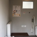 市民会館裏のトイレ多機能